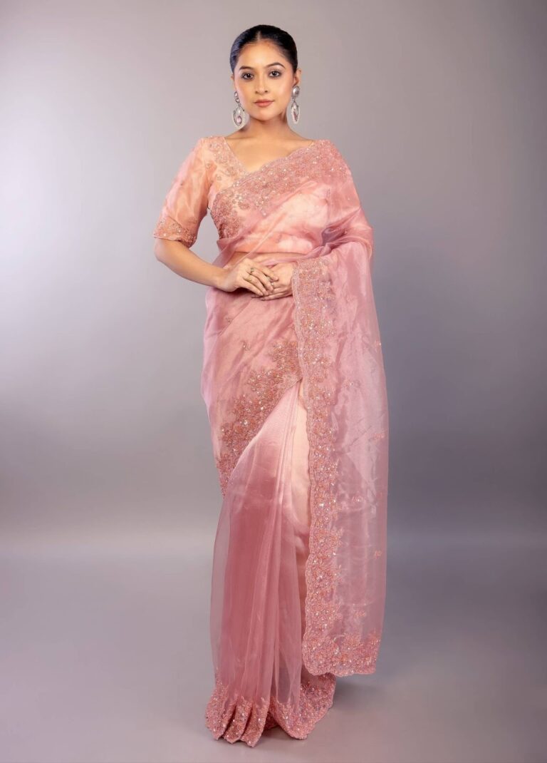 How to Choose the Perfect Organza Saree for a Stylish Look