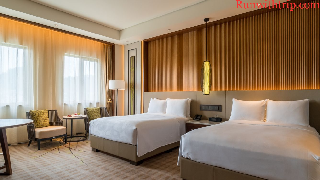 Right Accommodati‍on